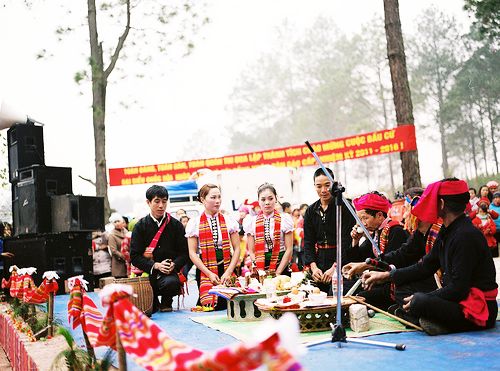 http://www.dulichvn.org.vn/nhaptin/uploads/images/0-aa-a1aalehoiket.jpg