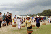 Hội thi gánh cá - nét đẹp truyền thống của ngư dân vùng biển La Gi (Bình Thuận)