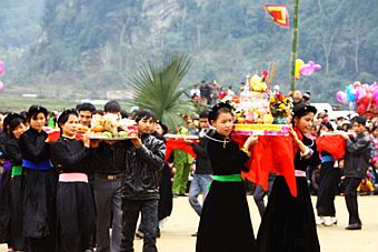 Tuyên Quang: Lễ hội Lồng tông xã Lăng Can năm 2011