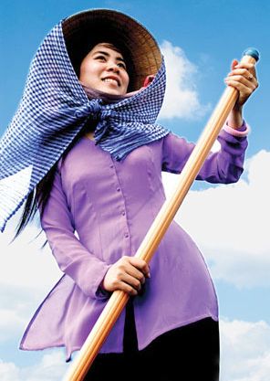 Duyên dáng chiếc khăn rằn của người dân Nam Bộ