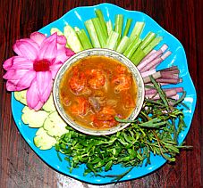 Hấp dẫn món ăn bông súng chấm mắm kho vùng Đồng Tháp