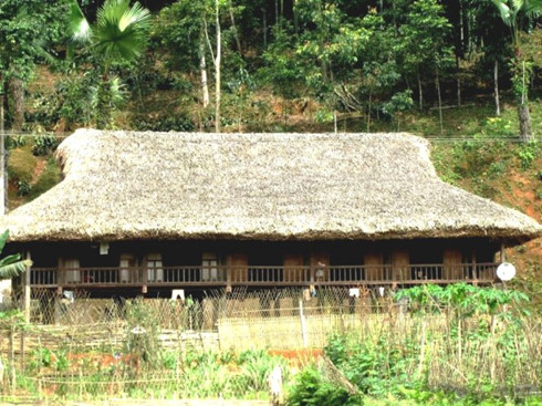Nét độc đáo của ngôi nhà sàn người Tày Bảo Yên (Lào Cai)