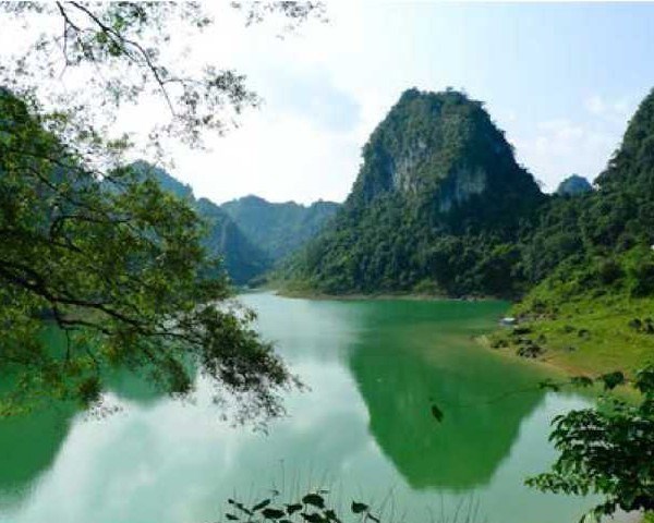 Quần thể khu du lịch sinh thái Hồ Thang Hen – Cao Bằng