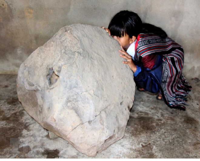 Quảng Ngãi phát hiện Tù Và bằng đá độc, lạ trên thảo nguyên Bùi Hui