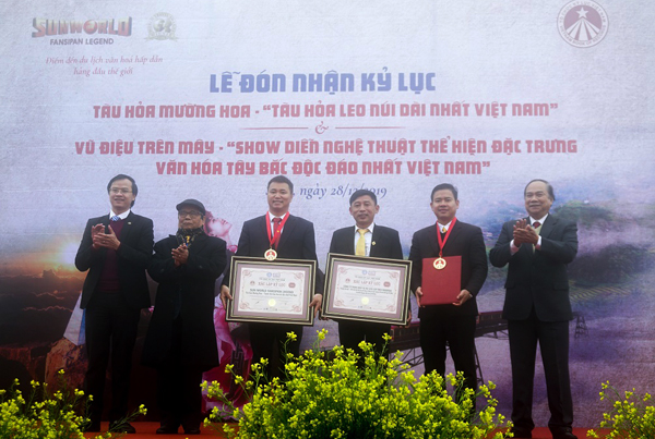 2 kỷ lục Việt Nam được xác lập trong ngày Sa Pa nhận quyết định lên thị xã