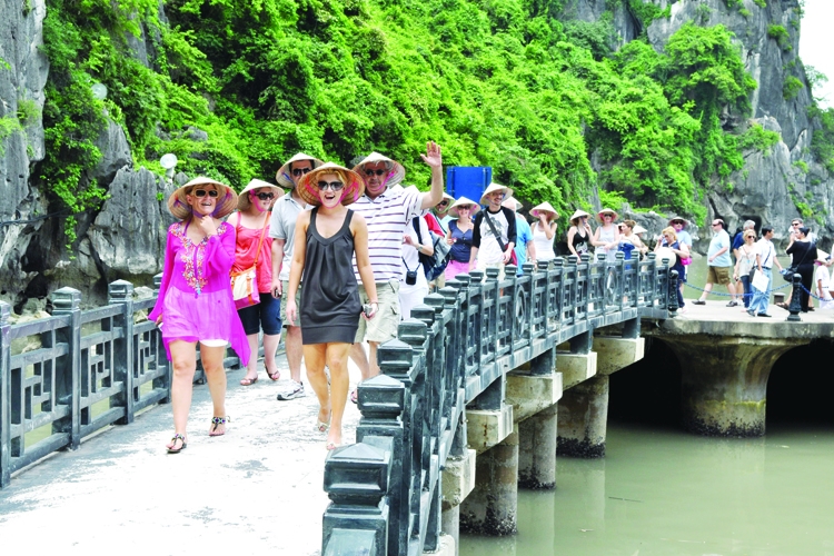 Du lịch Việt Nam đạt mốc kỷ lục: Đón 1,8 triệu lượt khách quốc tế trong tháng 11