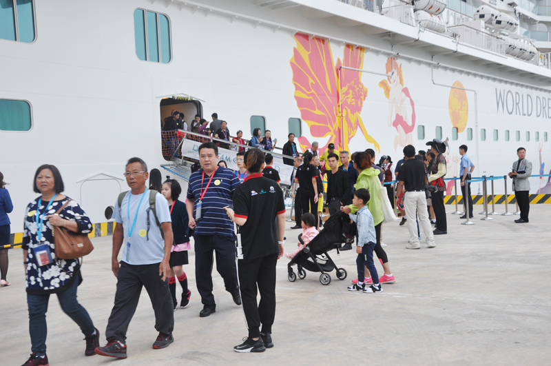 Hơn 4.200 khách tàu biển quốc tế đến Hạ Long