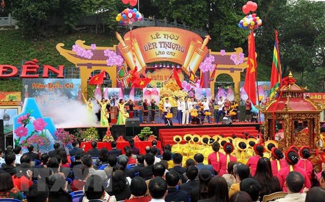 Hàng vạn du khách đổ về Lào Cai dự Lễ hội Đền Thượng Xuân Kỷ Hợi 