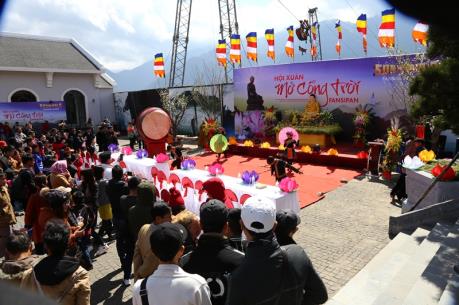 Tưng bừng Lễ hội Khèn hoa và Hội Xuân mở cổng trời Fansipan 2019