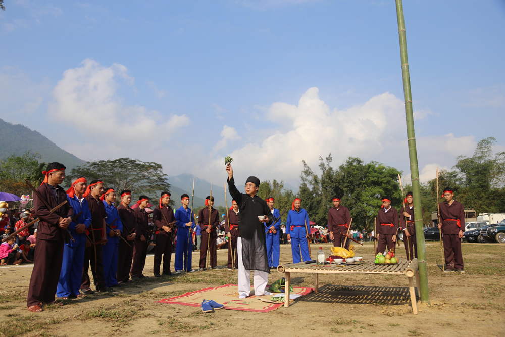 Lễ hội mở cửa rừng của dân tộc Mường huyện Yên Lập (Phú Thọ)