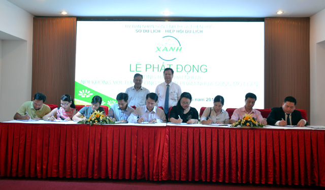 Thừa Thiên Huế: Hơn 80 đơn vị ký cam kết chống rác thải nhựa