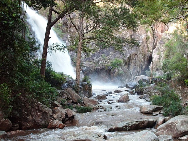 Gần 2.000 lượt khách tham quan thác Tà Gụ (Khánh Hòa)