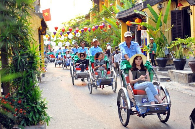 Bảy tháng đầu năm, khách quốc tế đến Việt Nam đạt gần 9,8 triệu lượt