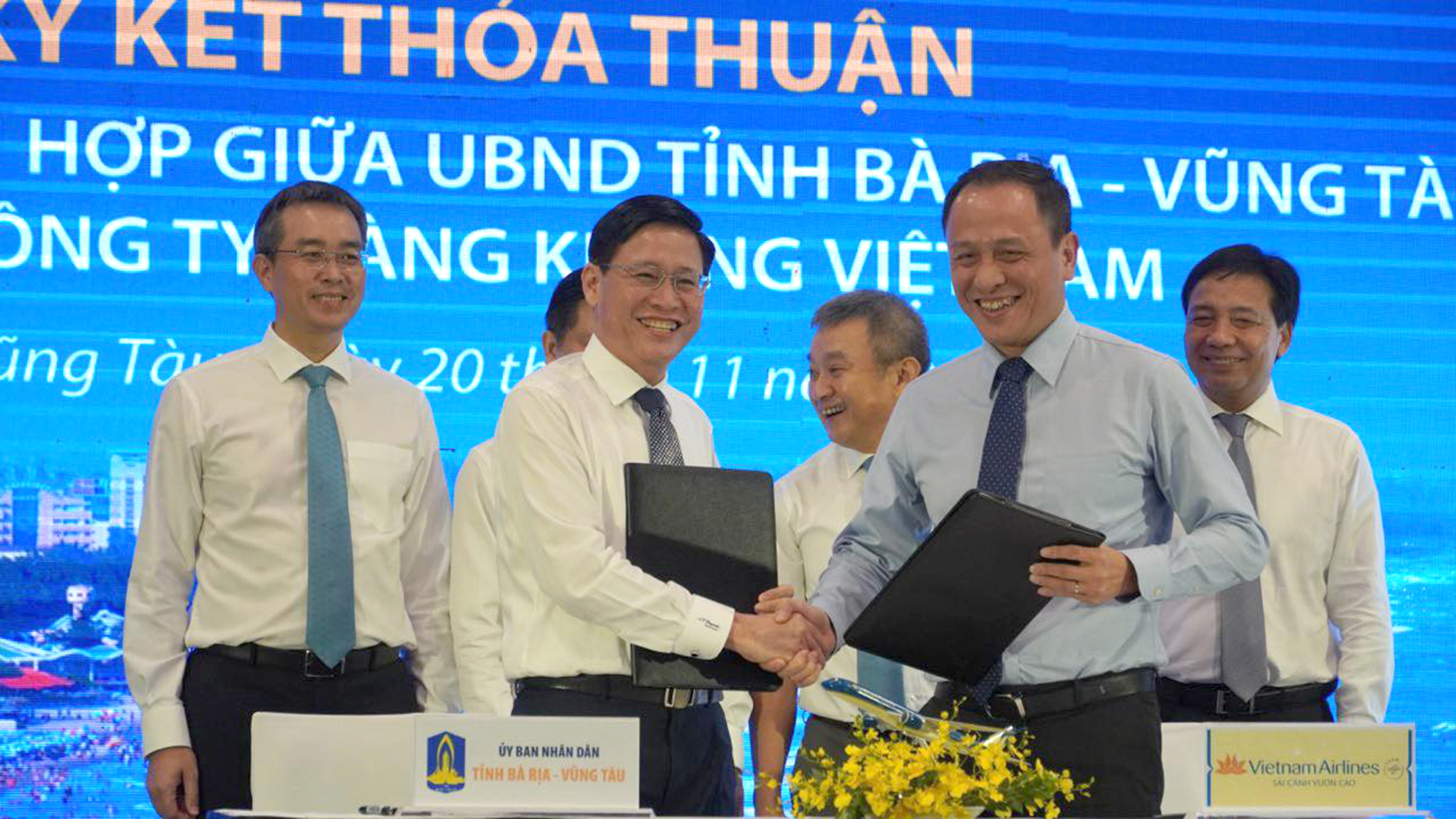 Vietnam Airlines ký kết thỏa thuận hợp tác phát triển thương mại, du lịch với Bà Rịa - Vũng Tàu và Saigontourist Group