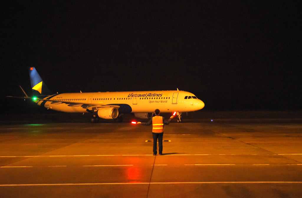 Tàu bay Vietravel Airlines lần đầu tiên hạ cánh tại Cảng hàng không quốc tế Phú Bài
