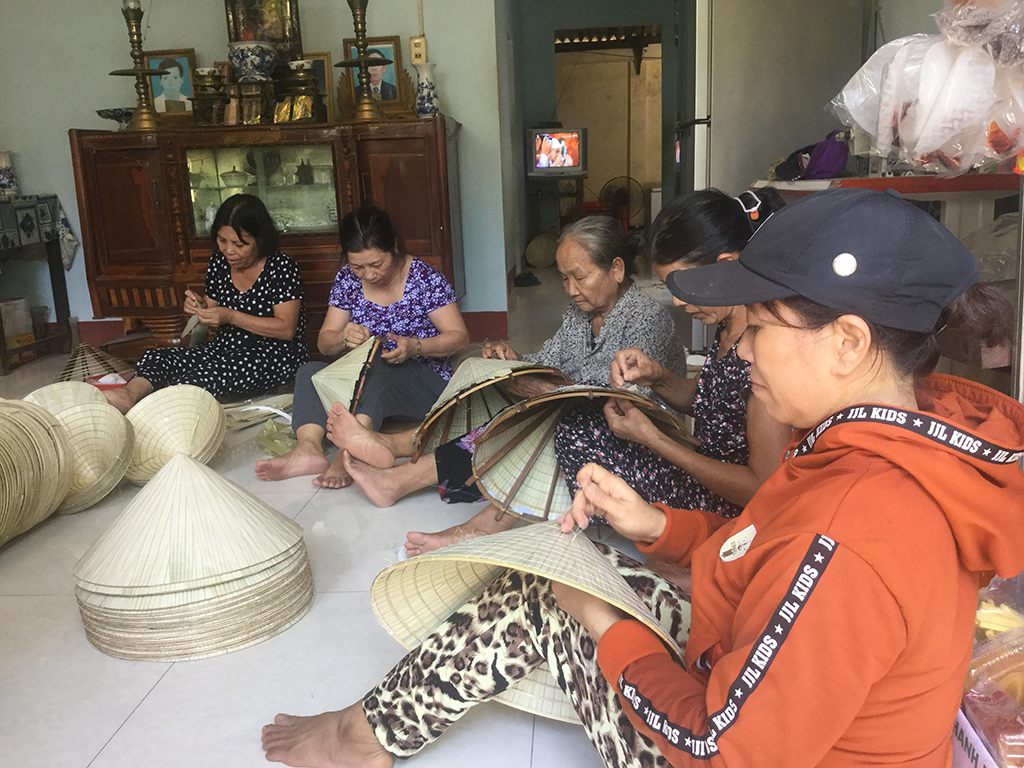 Về làng nghề nón lá Gò Găng ở Bình Định