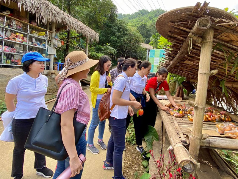 Phát triển du lịch gắn với giữ gìn bản sắc văn hóa dân tộc Mường ở Tiền Phong (Hòa Bình)