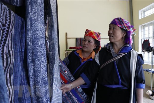Độc đáo nghề dệt thổ cẩm của đồng bào Mông ở huyện Mù Cang Chải