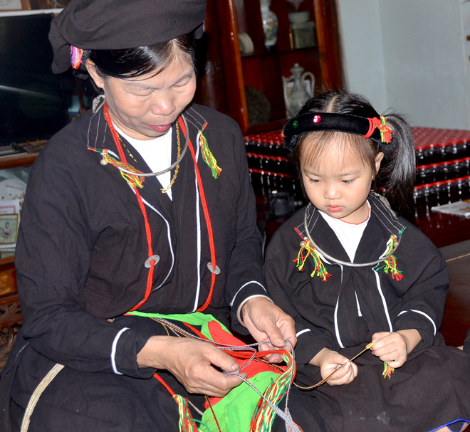 Câu lạc bộ Hoàng Tân giữ gìn trang phục truyền thống