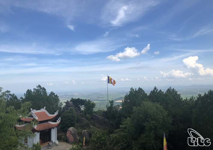 Về Hà Tĩnh vãn cảnh Hương Tích Cổ Tự