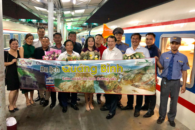 Chuyến tàu hỏa charter đầu tiên Hà Nội - Quảng Bình chính thức khởi hành