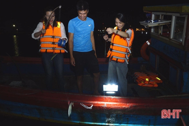Dong thuyền câu mực đêm cùng ngư dân Hà Tĩnh