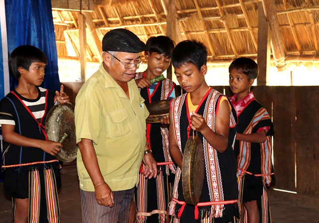 Huyện Kon Rẫy (Kon Tum): Mở lớp truyền dạy chiêng, xoang cho thế hệ trẻ