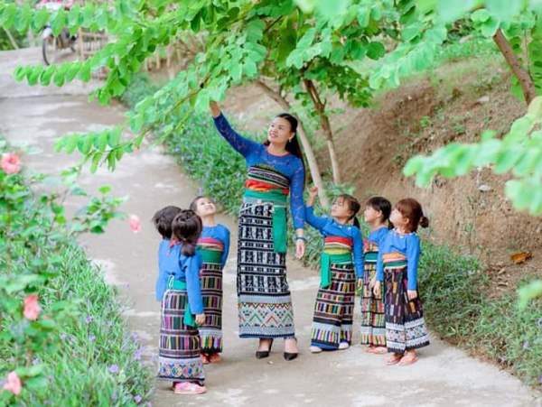 Trang phục truyền thống của người phụ nữ Thái huyện Quan Sơn (Thanh Hóa)