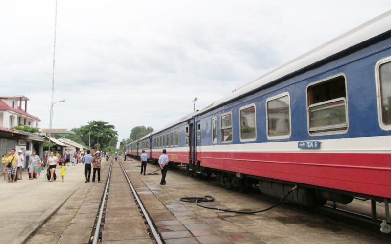 Đường sắt chạy lại tàu du lịch Hà Nội - Lào Cai