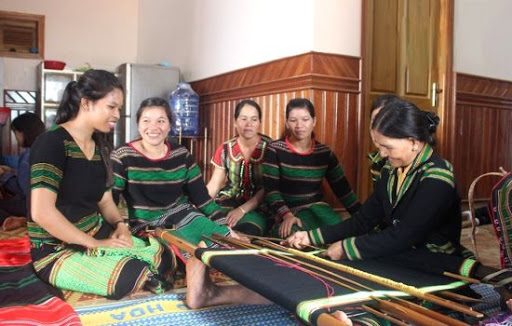 Đề nghị đưa vào di sản quốc gia nghề thủ công truyền thống nghệ thuật dệt, trang trí hoa văn của người M’nông