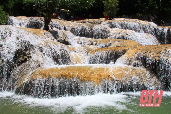 Tiềm năng du lịch từ hệ thống thác nước đẹp ở Thanh Hóa
