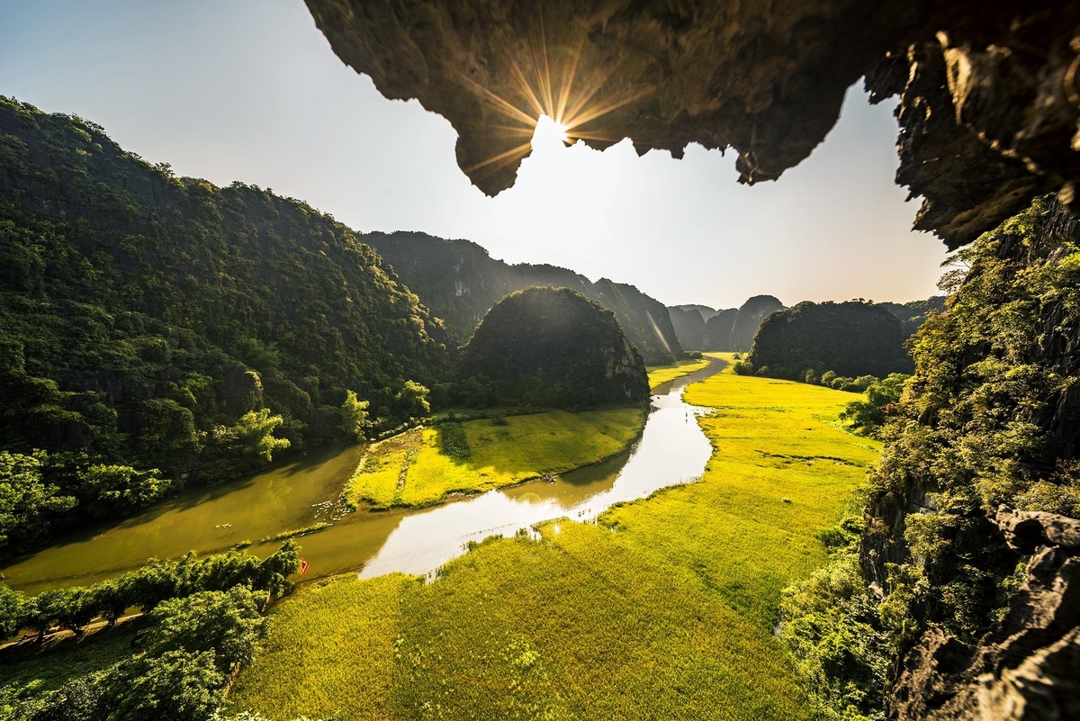 Chiêm ngưỡng từ trên cao vẻ đẹp của những điểm đến nổi tiếng ở Ninh Bình
