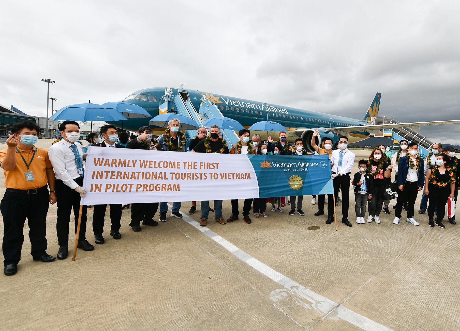 Việt Nam đón chuyến bay chở khách du lịch quốc tế đầu tiên theo chương trình thí điểm