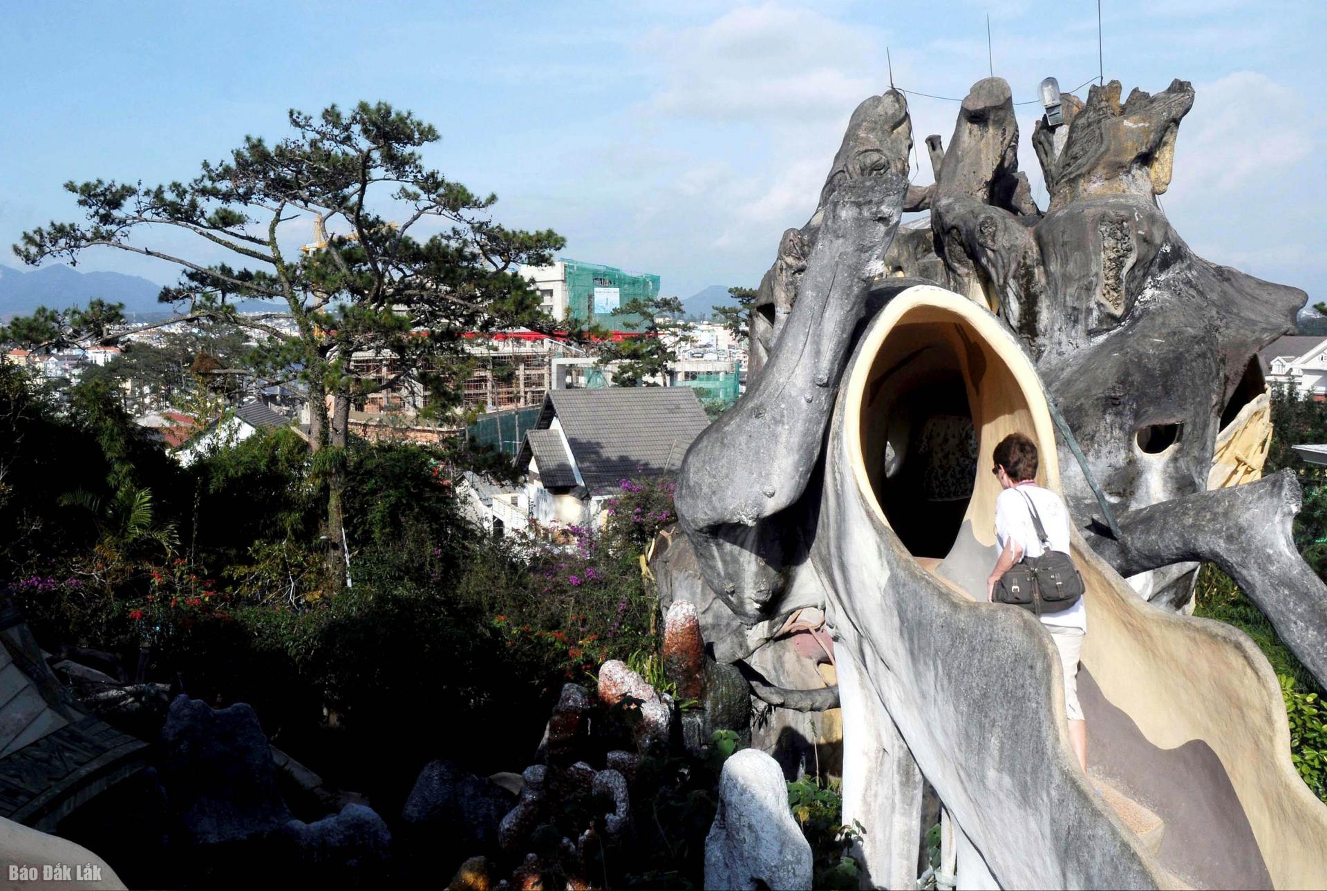 Lâm Đồng: Khám phá biệt thự kỳ dị giữa thành phố ngàn hoa
