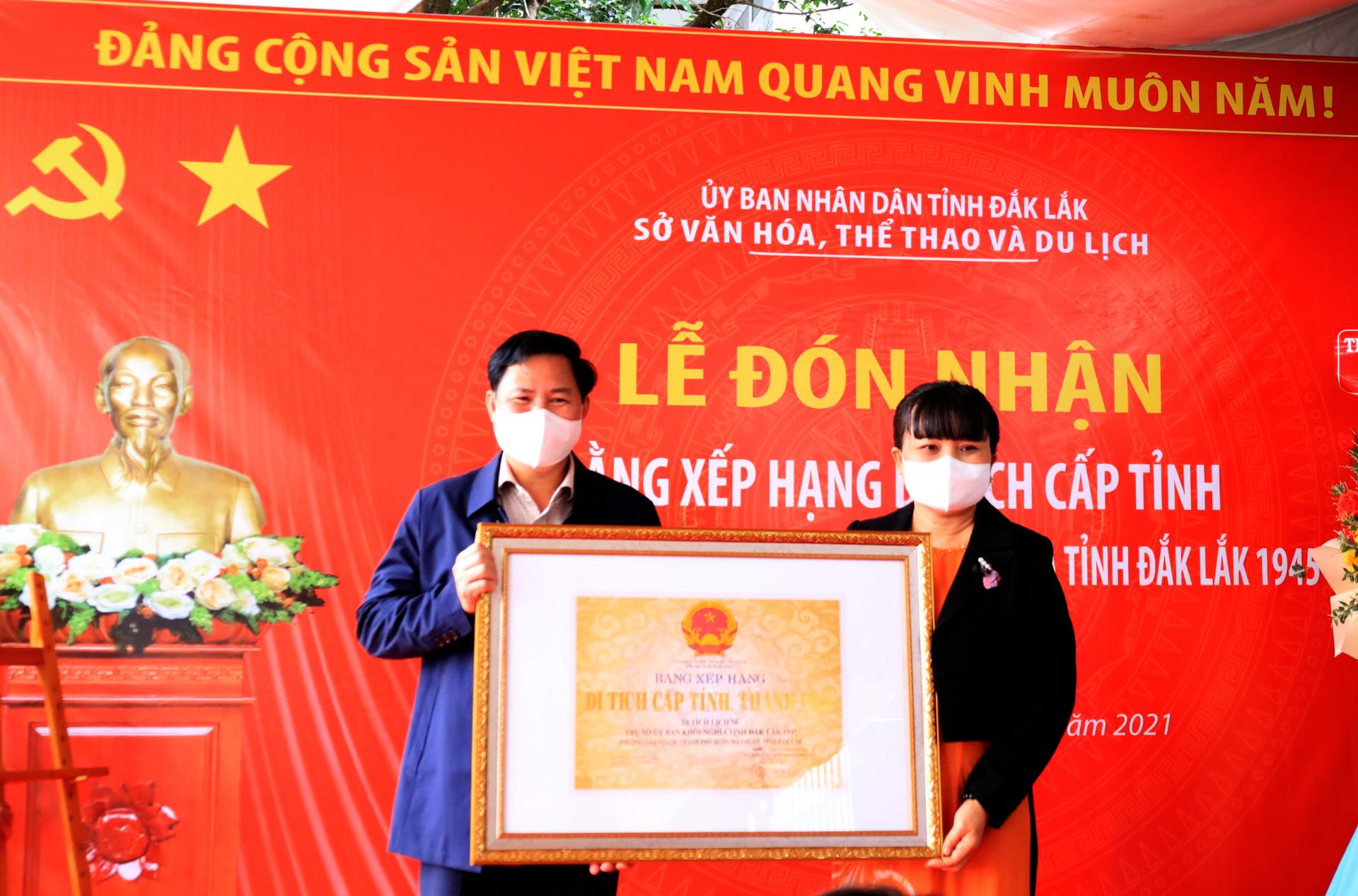 Đón nhận Bằng xếp hạng Di tích cấp tỉnh đối với Di tích lịch sử “Trụ sở Ủy ban khởi nghĩa tỉnh Đắk Lắk 1945”