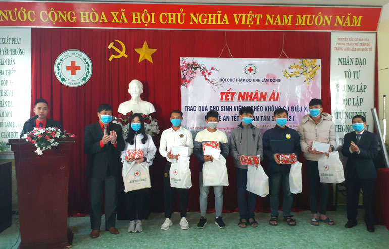 Lâm Đồng: Yêu cầu người dân, du khách thực hiện nghiêm các biện pháp phòng chống dịch Covid-19