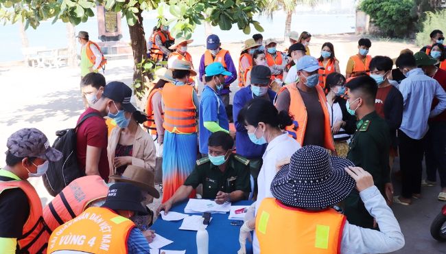 Bình Định: Lập điểm khai báo y tế tại Trạm Kiểm soát biên phòng Mũi Tấn