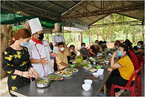 Bình Thuận: Đào tạo kỹ năng bếp cho các hộ kinh doanh du lịch trên đảo Phú Quý