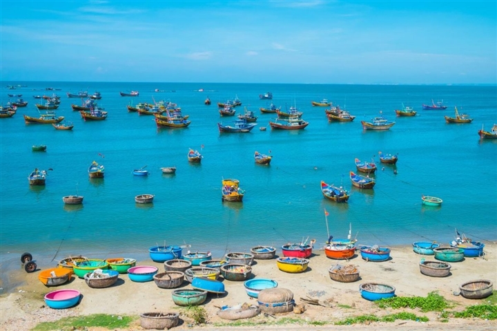 Có một làng chài đẹp mê ly với những chiếc thuyền thúng đầy màu sắc ở Bình Thuận