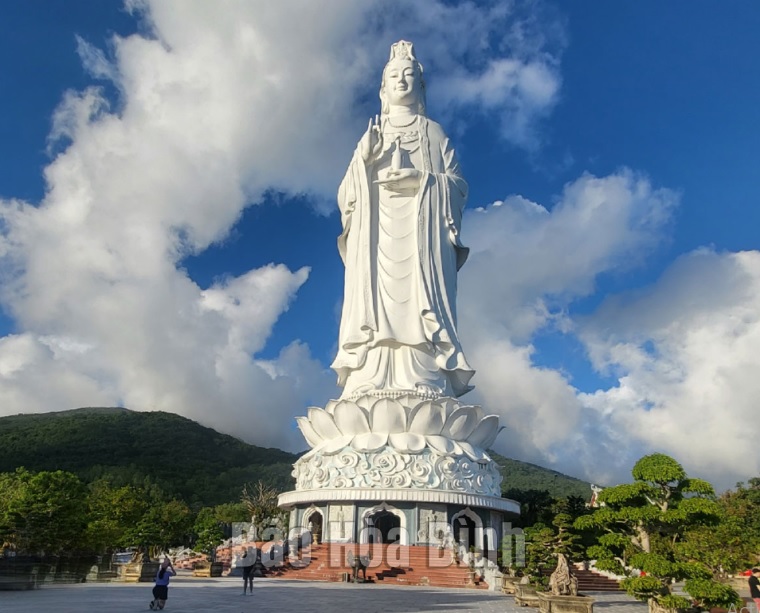 Chùa Linh Ứng Bãi Bụt- linh thiêng trên bán đảo Sơn Trà (Đà Nẵng)