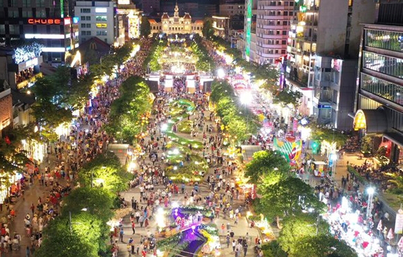 Khởi sắc du lịch thành phố Hồ Chí Minh dịp Tết