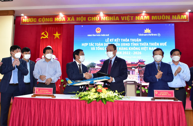 Thừa Thiên Huế và Vietnam Airlines ký kết hợp tác toàn diện, tăng cường quảng bá điểm đến du lịch