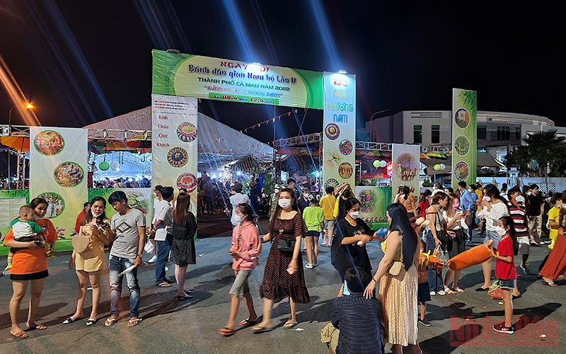 Hội Bánh dân gian Nam Bộ ở Cà Mau thu hút hơn 55.000 lượt khách