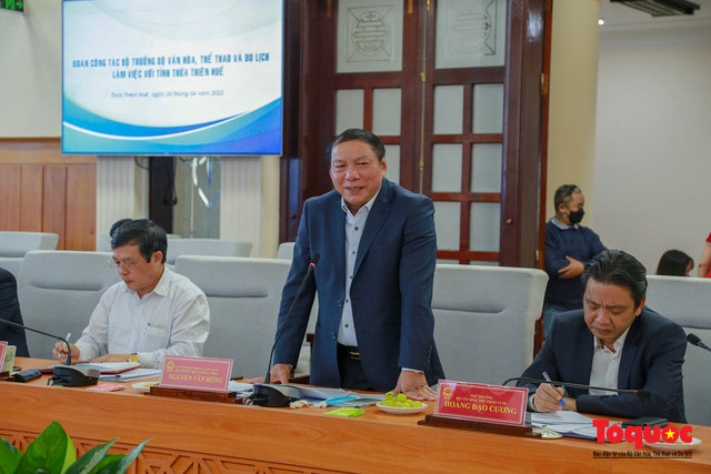 Bộ trưởng Nguyễn Văn Hùng: Cần làm rõ nội hàm bản sắc văn hóa Huế, xây dựng môi trường văn hóa, phát triển thương hiệu du lịch văn hóa