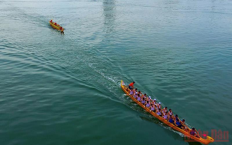 Quảng Bình: Nô nức lễ hội đua thuyền truyền thống trên sông Nhật Lệ