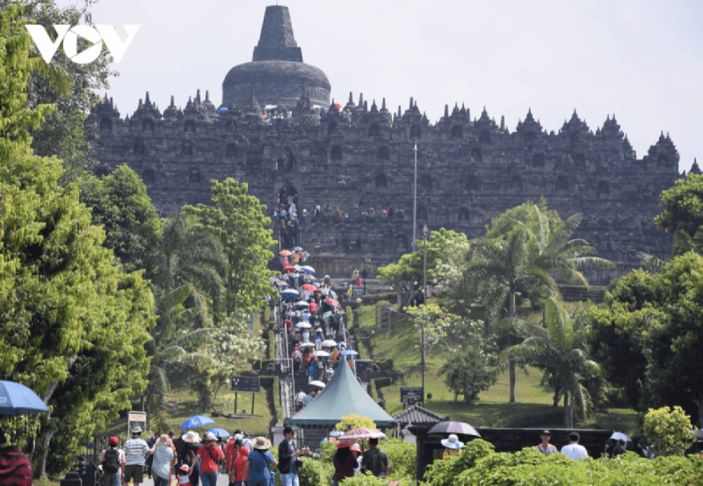  Indonesia hoãn tăng giá vé thăm đền Phật giáo lớn nhất thế giới