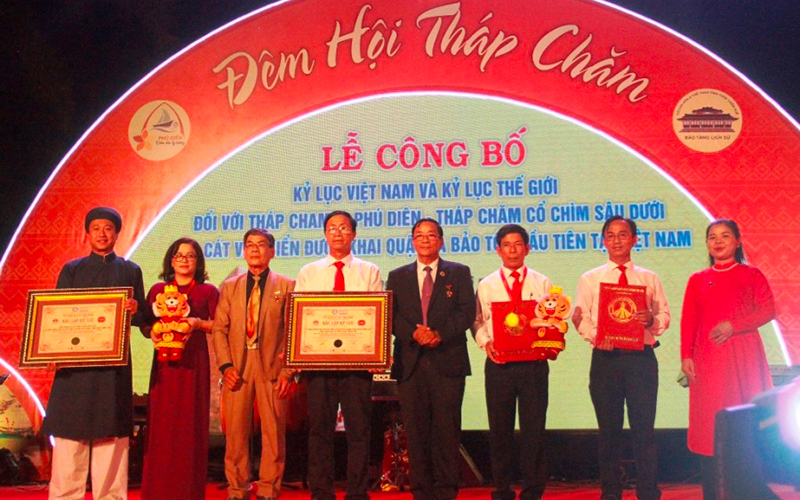 Xác lập kỷ lục Việt Nam và kỷ lục thế giới đối với tháp Champa Phú Diên (Thừa Thiên Huế)