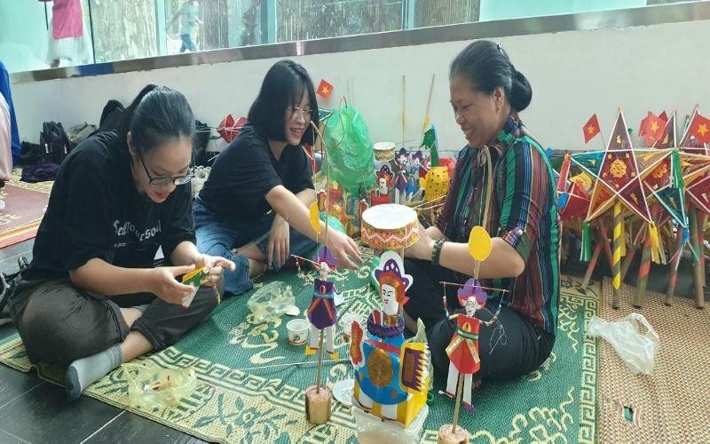 Du khách đến thăm Bảo tàng Dân tộc học Việt Nam tăng trở lại