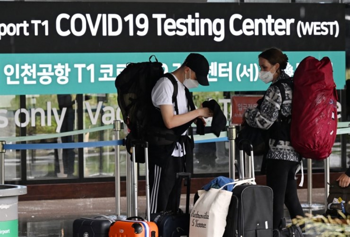 Hàn Quốc cân nhắc bỏ xét nghiệm đối với khách quốc tế