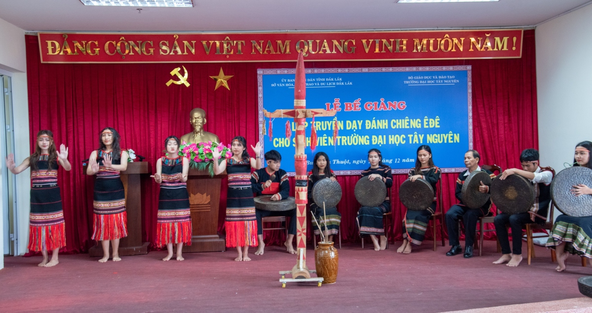 Đắk Lắk đưa văn hóa cồng chiêng vào giảng đường đại học